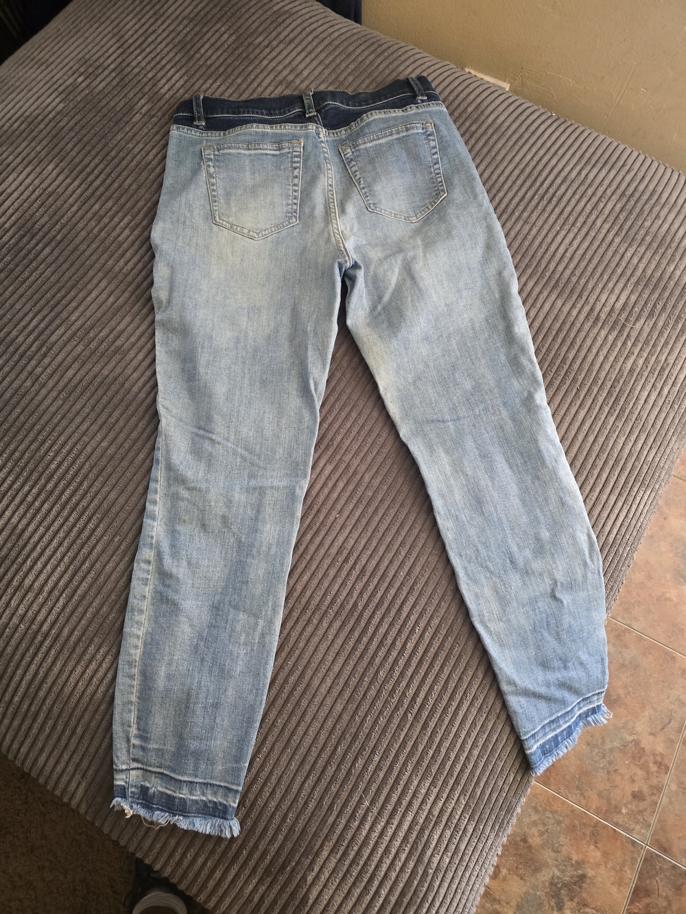 Soho Jeans (New York & Company) Two-Tone Light Wash Cropped Ankle Jeans